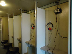 Mobile hearing testing unit booths